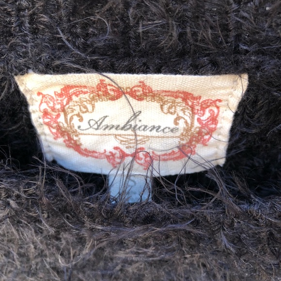 Furry soft fuzzy black sweater - Picture 5 of 5